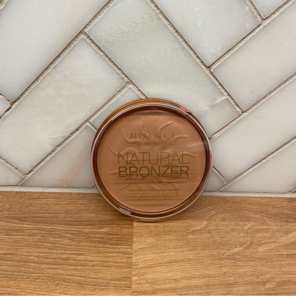 NEW Rimmel London Natural Bronzer - Waterproof Sun-kissed Finish - Sun Light 021 - Picture 8 of 8